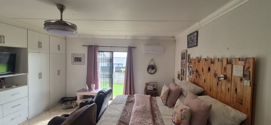 5 Bedroom Property for Sale in Greenfields Eastern Cape